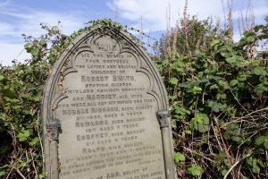 undercliffe september 26 2011 robert smith 1 sm.jpg